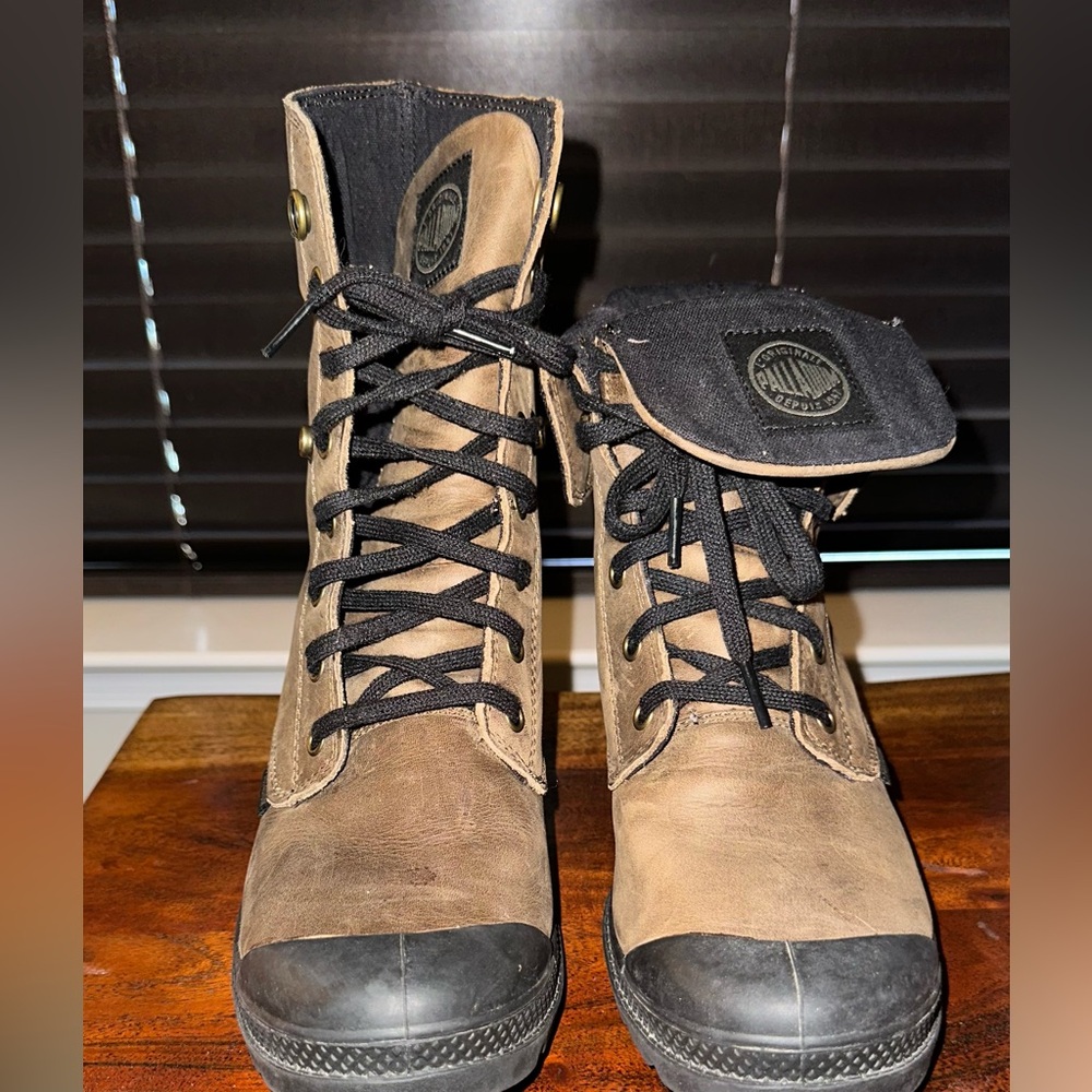 Palladium Boots w/ Lug heel Olive Green Leather